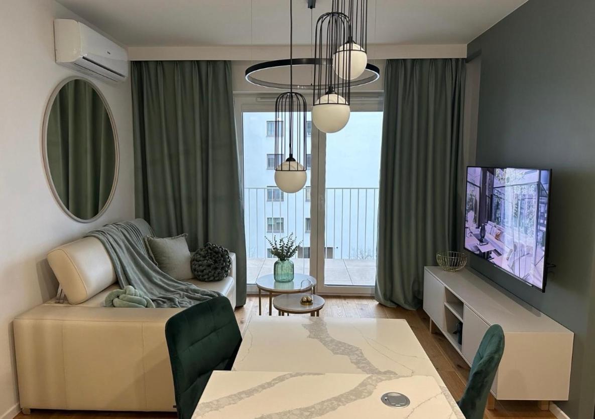 Apartament Luxury Modern Apartment,quiet Place Near To The Airport Warszawa