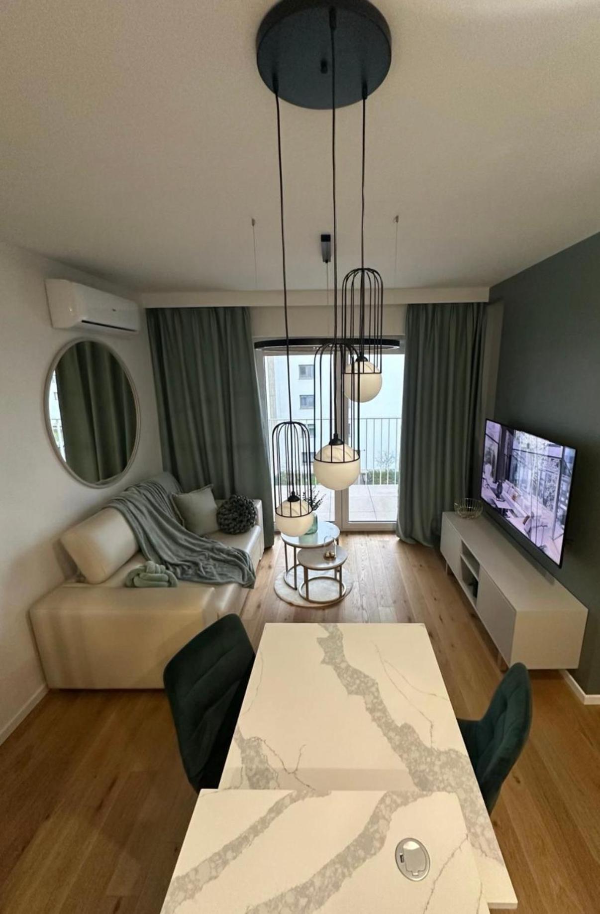 Apartament Luxury Modern Apartment,quiet Place Near To The Airport